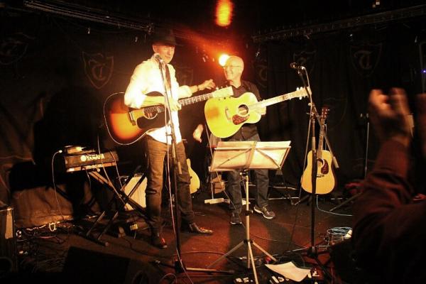 <p>Concert in London's club Troubadour with Allan Taylor.  in the sixties all the big names of folk scene performed there, including Bob Dylan.  <br>Foto: arhiv V. K.</p>