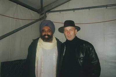 <p>With Dya Singh, australian ethno star, september 2000</p>